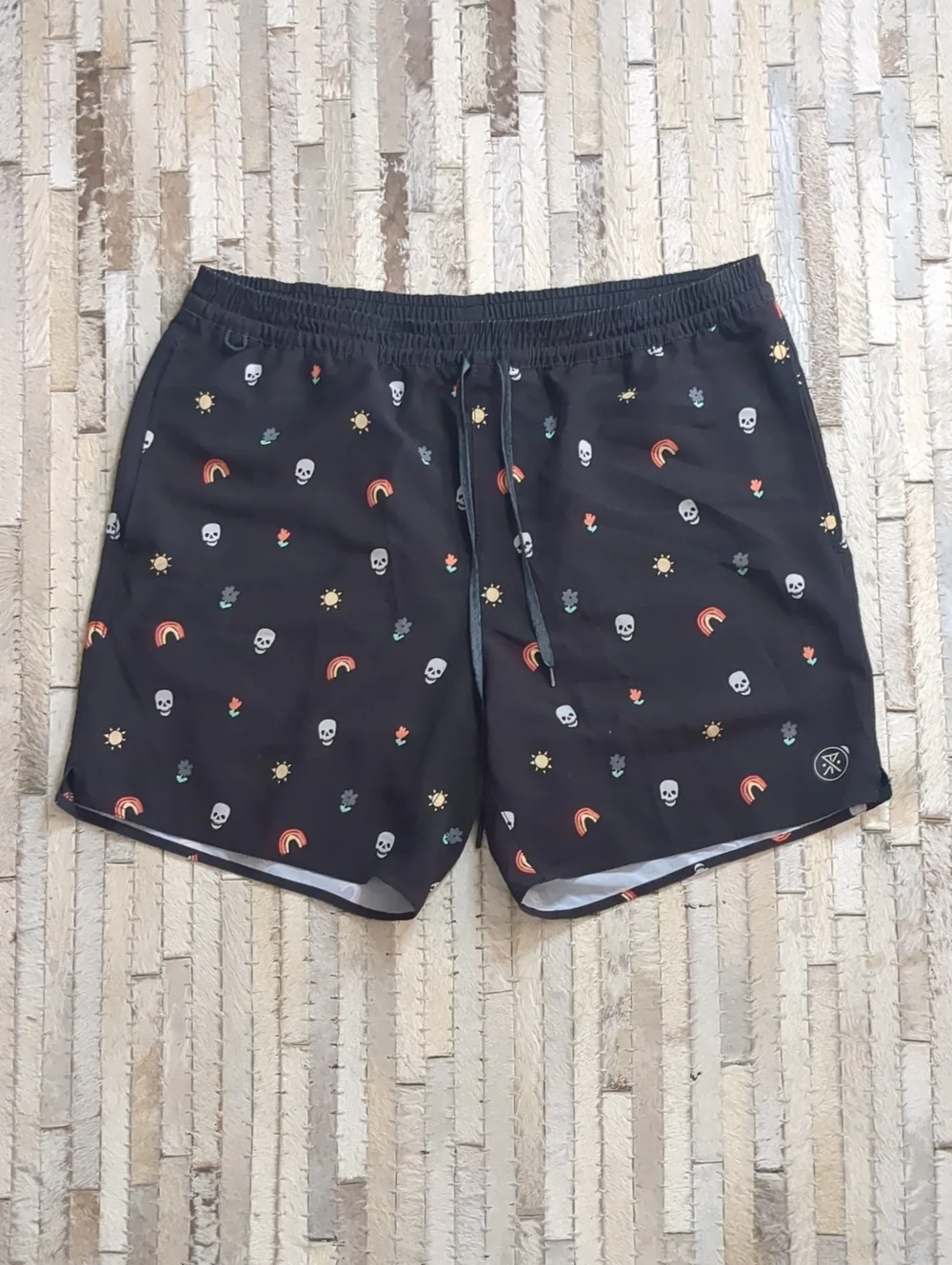 Roark Men's L Shorey Skull Rainbow Sun Black Patterened Boardshorts